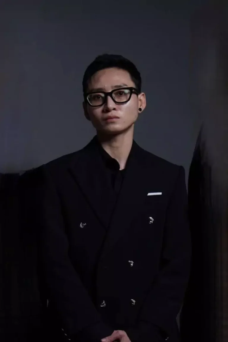 Artist Tang Le